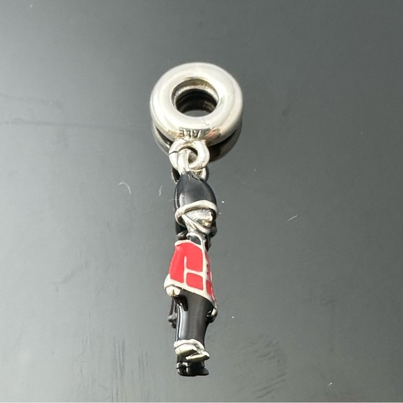 Pandora Royal Guard, London, Great Britain Travel UK 925 Ale Silver Charm #163 - Picture 3 of 6